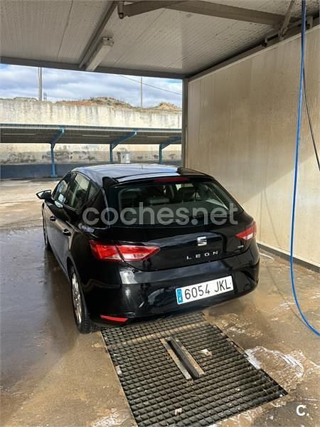 Usado Seat Leon Reference 105 CV (77 kW) 2015 Negro Berlina