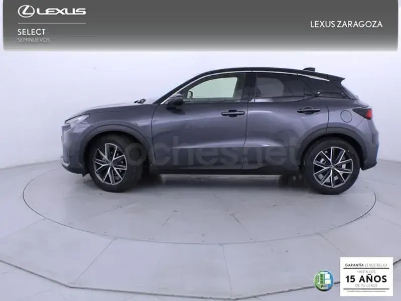 Usado Lexus LBX 136 CV (100 kW) 2025 Gris / plata SUV