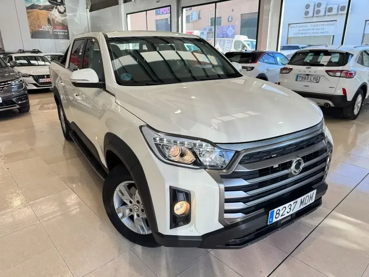 Usado SsangYong Musso 202 CV (148 kW) 2023 Blanco Pickup/Camioneta