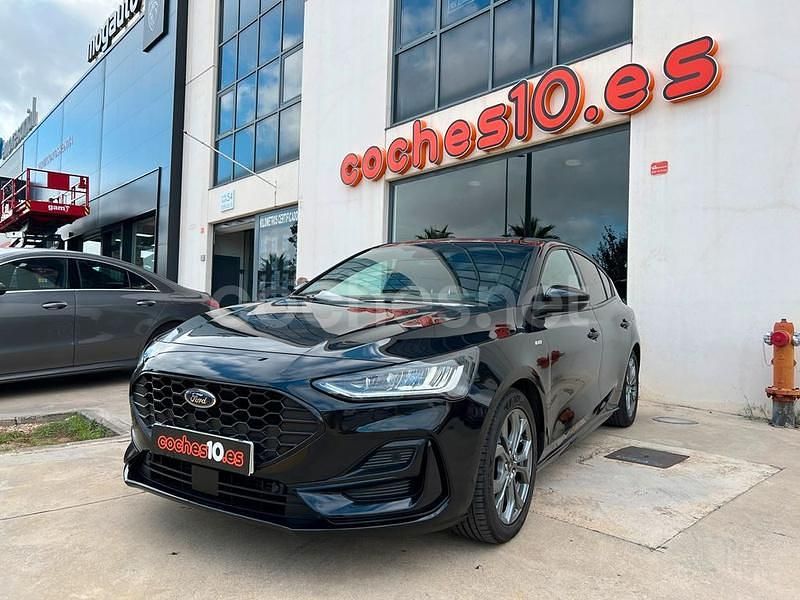 Gris / plata Usado 2023 Ford Focus ST-Line Berlina | 20.900 € (Precio justo) - Imagen 1/4