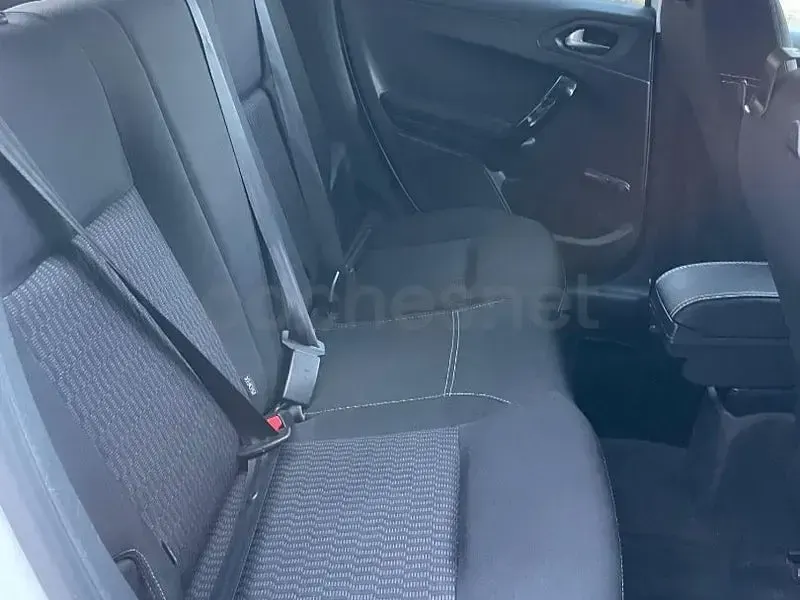 Usado Peugeot 208 Allure 82 CV (60 kW) 2016 Blanco Utilitario