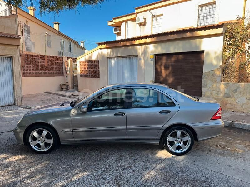 Usado Mercedes C220 Classic 150 CV (110 kW) 2004 Beige Berlina