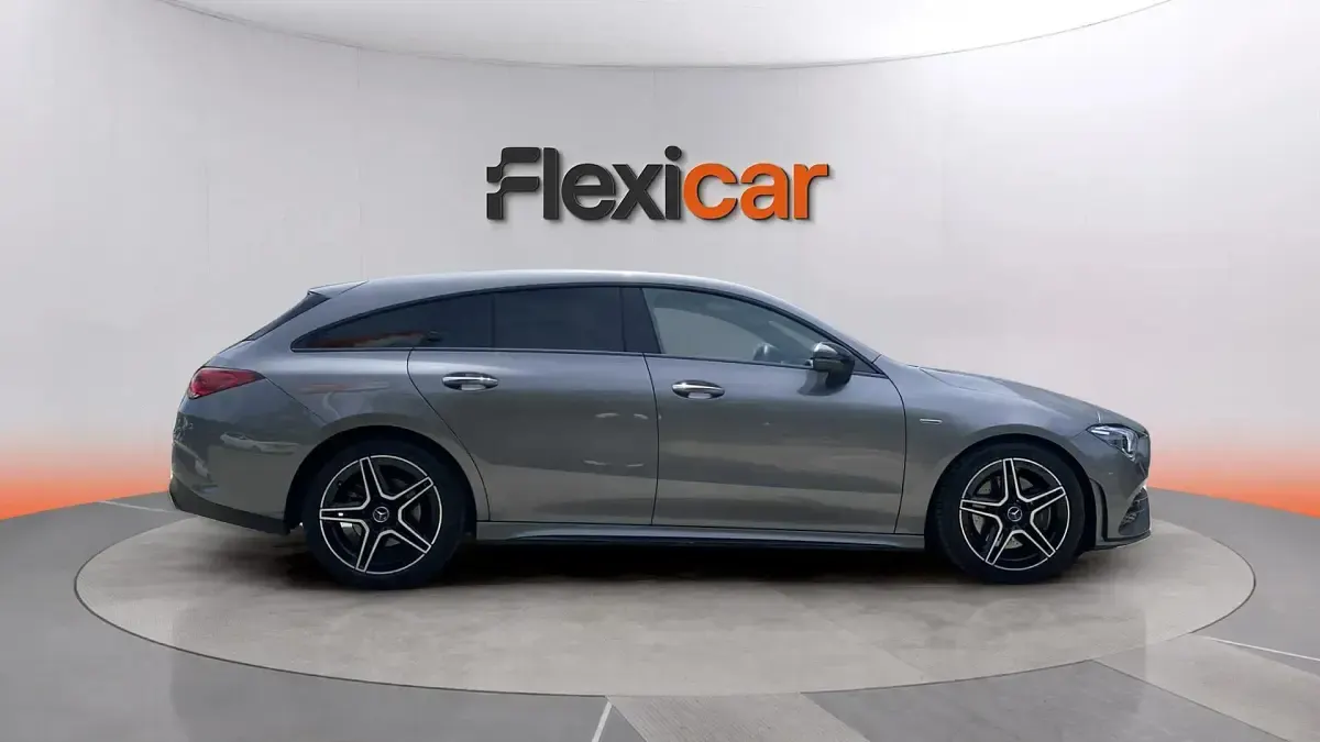 Usado Mercedes CLA200 Shooting Brake 150 CV (110 kW) 2021 Gris Familiar
