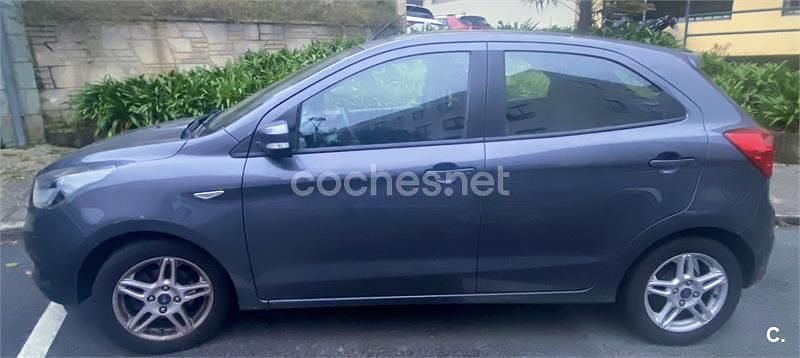 Usado Ford Ka Plus Ultimate 85 CV (62 kW) 2018 Negro Utilitario