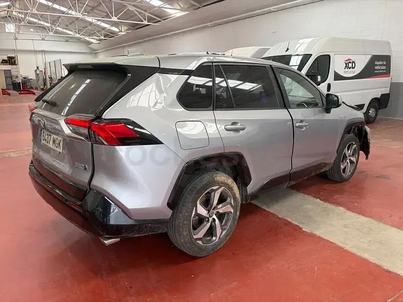 Usado Toyota RAV4 Hybrid Plus 306 CV (225 kW) 2025 Gris / plata SUV