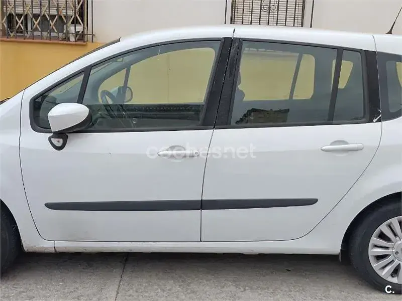 Usado Renault Grand Modus Dynamique 85 CV (62 kW) 2011 Blanco Monovolumen
