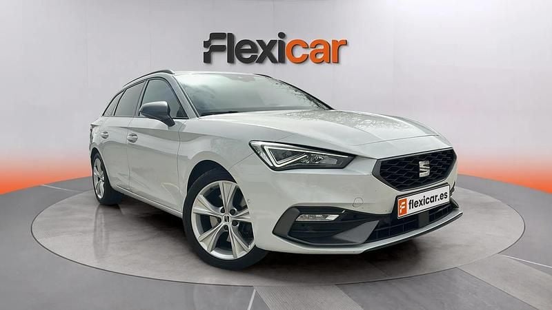 Usado Seat Leon FR 150 CV (110 kW) 2021 Blanco Familiar