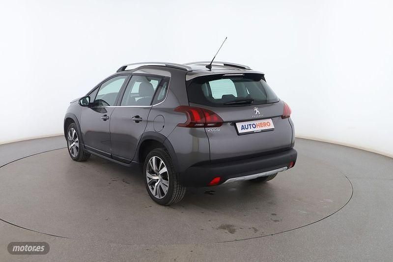 Usado Peugeot 2008 Allure 120 CV (88 kW) 2017 Gris SUV