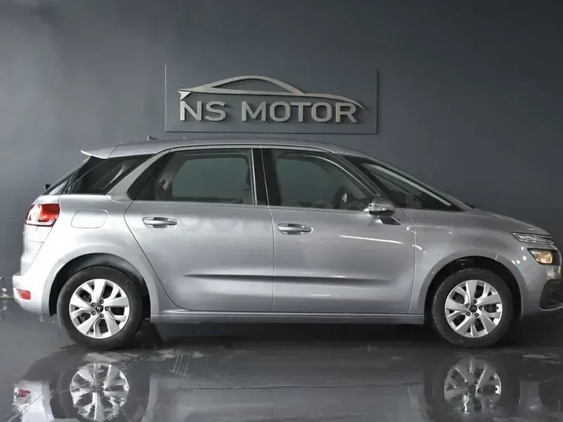 Usado Citroën C4 SpaceTourer Live 130 CV (95 kW) 2019 Gris / plata Monovolumen