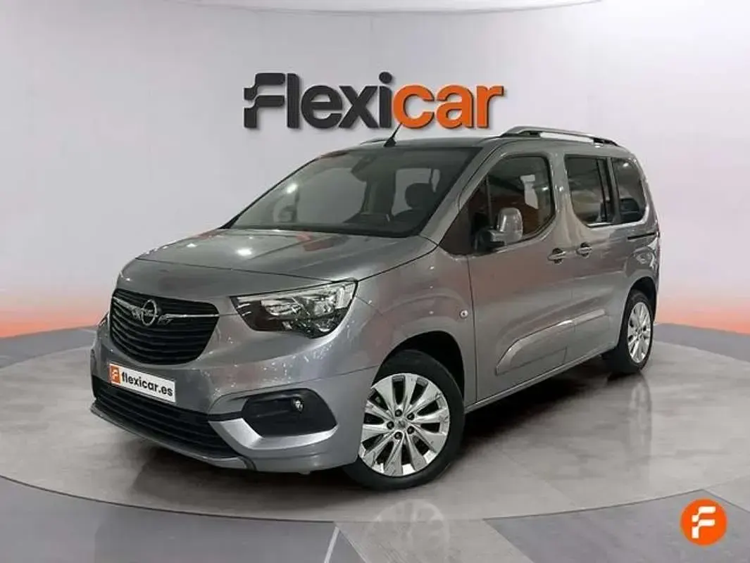 Usado Opel Combo Life Innovation 131 CV (96 kW) 2020 Gris Monovolumen
