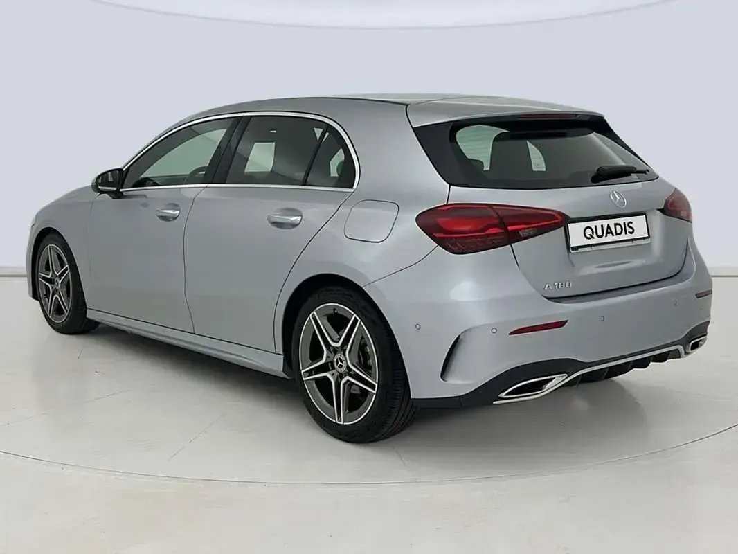Usado Mercedes A180 Advanced 136 CV (100 kW) 2025 Gris Utilitario