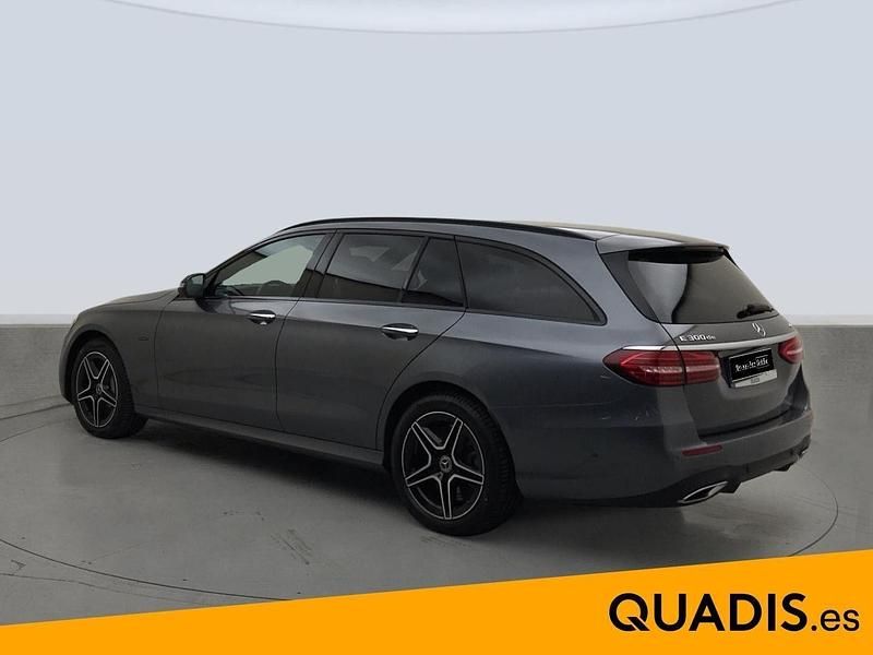 Usado Mercedes E300 306 CV (225 kW) 2020 Gris selenita Familiar