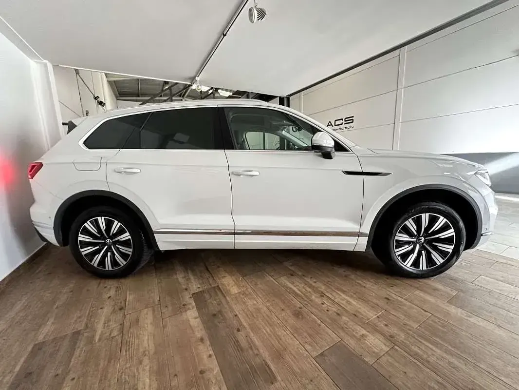 Usado VW Touareg Elegance 381 CV (280 kW) 2021 Blanco SUV