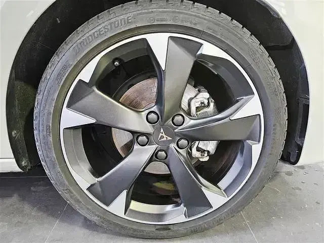 Usado Cupra Leon 150 CV (110 kW) 2025 Beige Berlina
