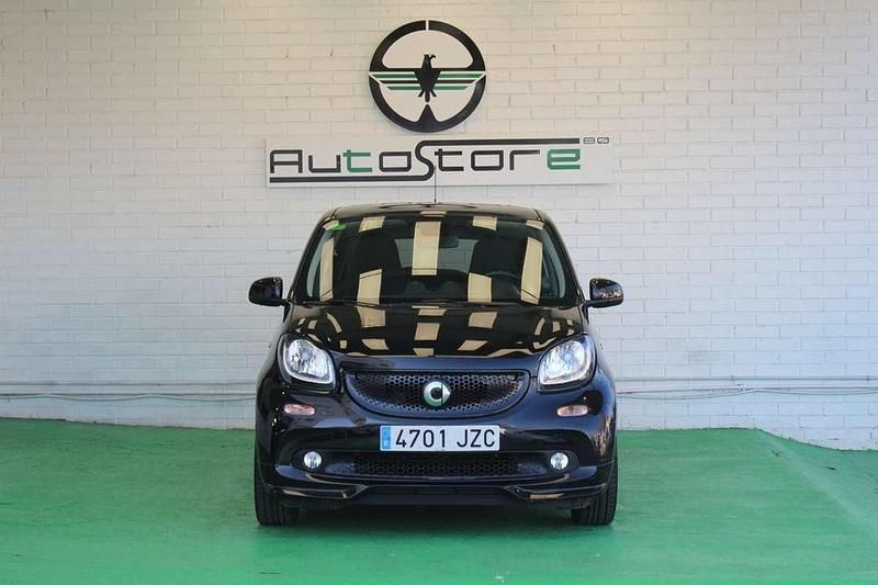 Usado Smart ForFour Passion 90 CV (66 kW) 2017 Negro Utilitario