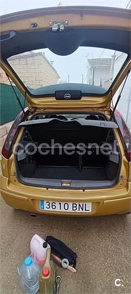 Usado Opel Corsa Elegance 90 CV (66 kW) 2001 Amarillo Berlina