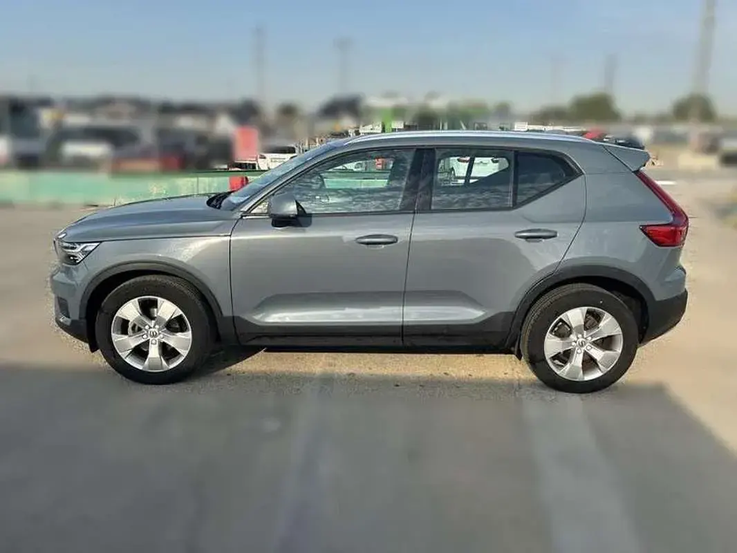 Usado Volvo XC40 Momentum 150 CV (110 kW) 2020 Gris SUV