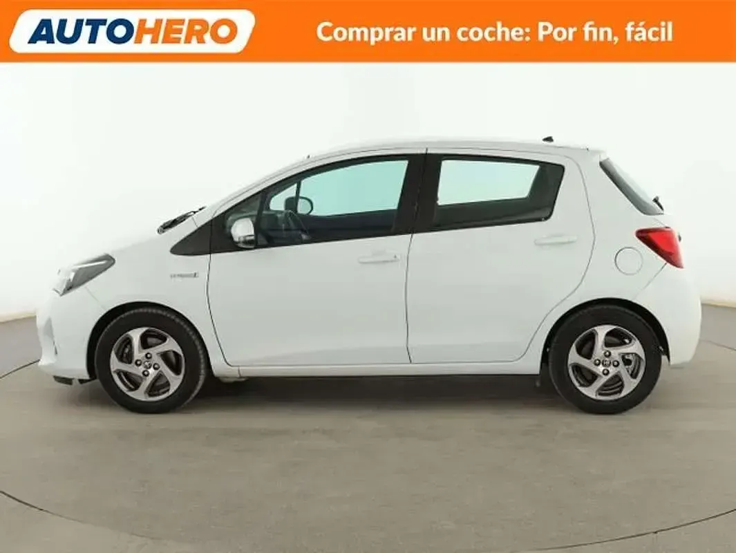 Usado Toyota Yaris Hybrid 101 CV (74 kW) 2015 Blanco Berlina