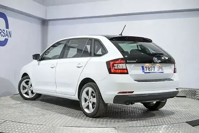Usado Skoda Rapid Style 125 CV (91 kW) 2016 Blanco Utilitario