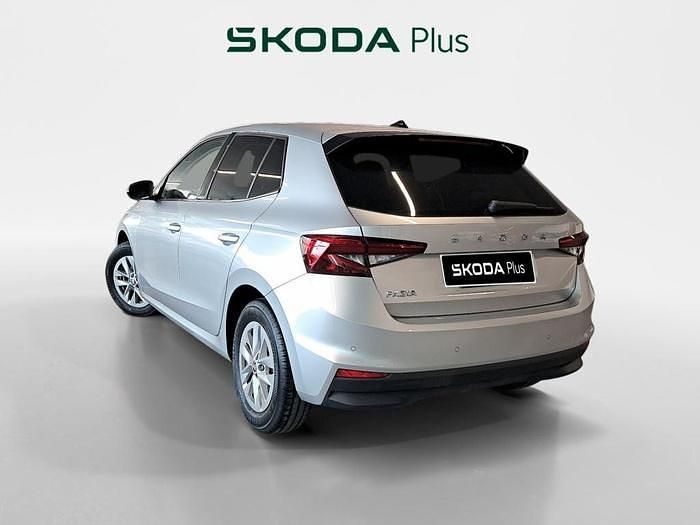 Gris plata Usado 2024 Skoda Fabia Ambition Utilitario | 18.890 € (Caro) - Imagen 1/4