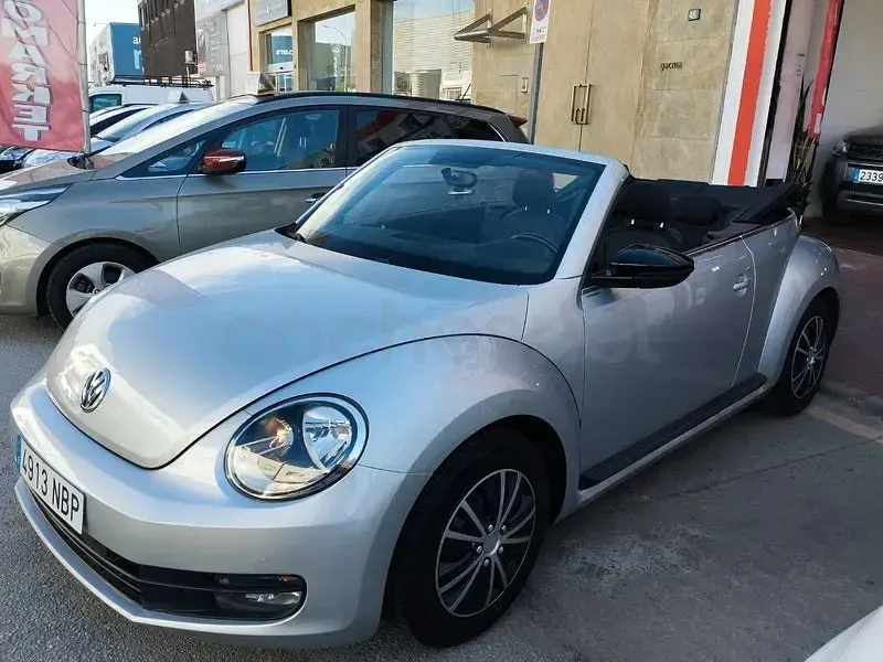 Usado VW Beetle Design 105 CV (77 kW) 2014 Gris / plata Utilitario
