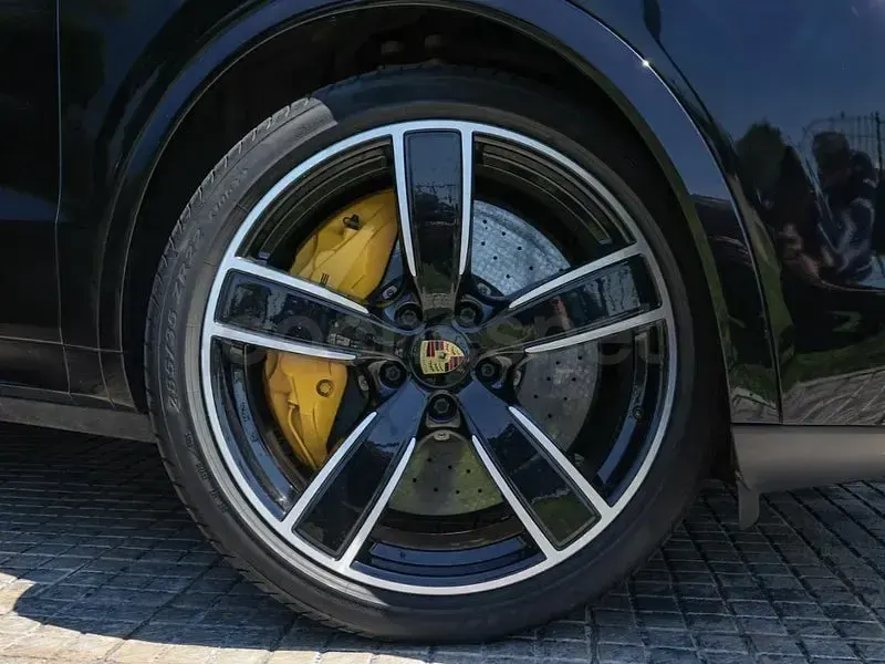 Usado Porsche Cayenne Turbo 550 CV (404 kW) 2018 Negro SUV