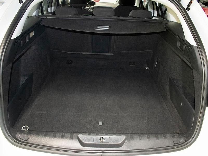 Usado Peugeot 308 Style 130 CV (95 kW) 2019 Blanco Familiar