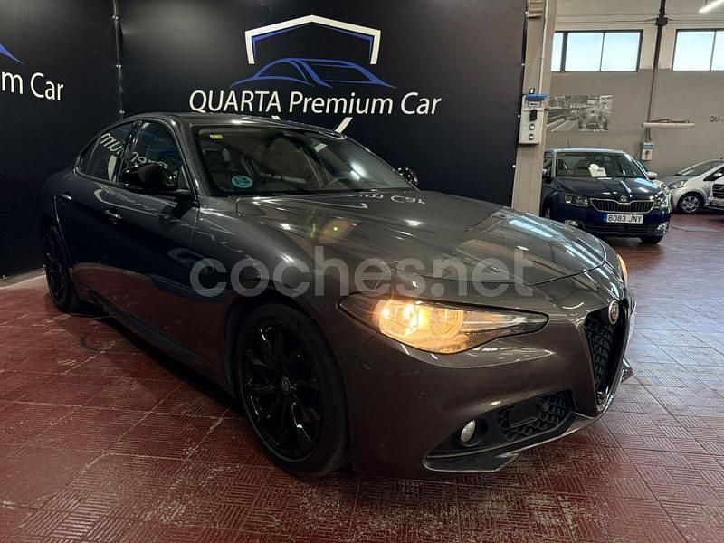 Gris / plata Usado 2016 Alfa Romeo Giulia Berlina | 12.999 € (Precio justo) - Imagen 1/4
