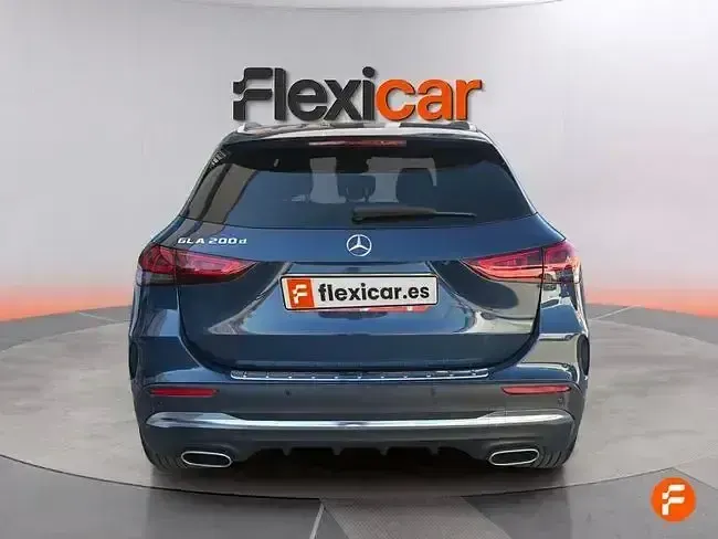 Używany Mercedes GLA200 150 KM (110 kW) 2022 Niebieski SUV
