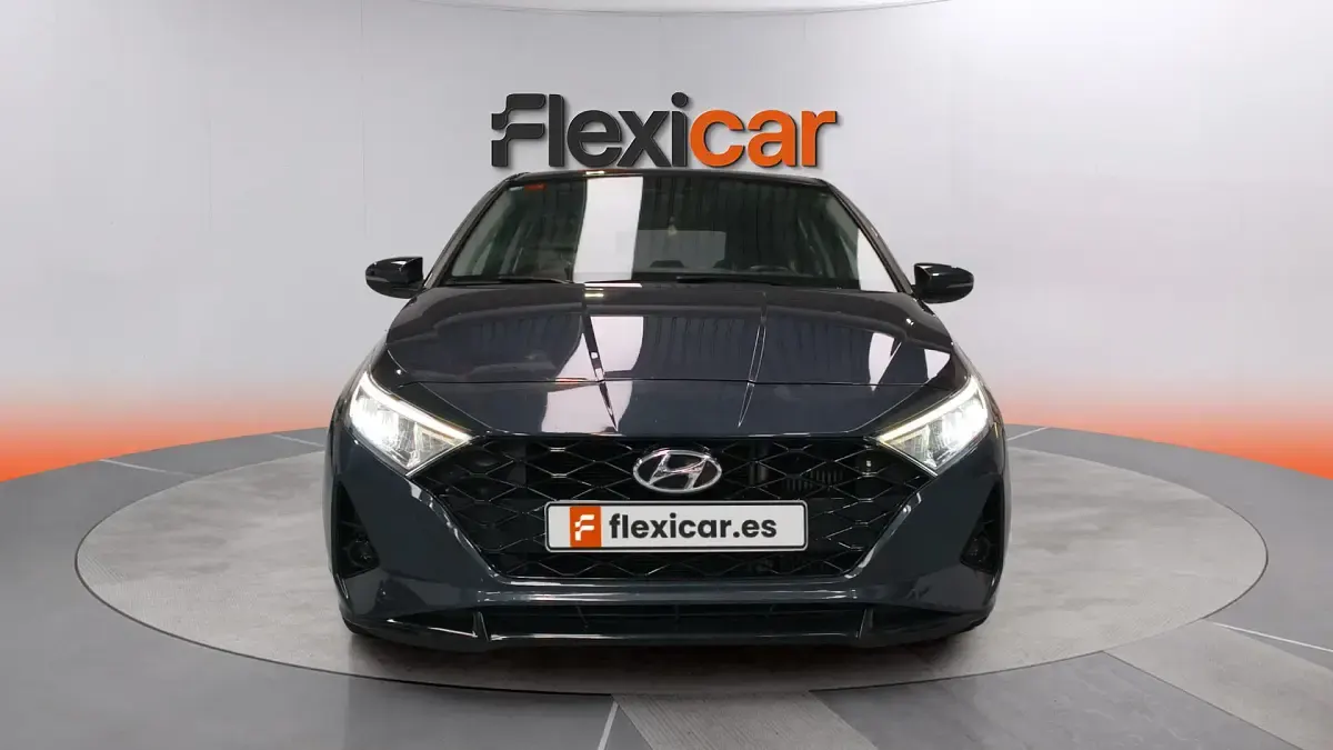Usado Hyundai i20 101 CV (74 kW) 2022 Gris Utilitario