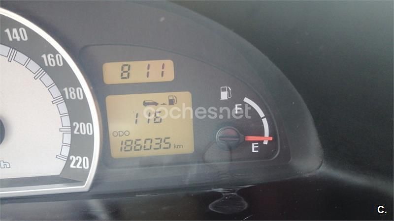 Gris / plata Usado 2004 Hyundai Matrix GLS Monovolumen | 1600 € - Imagen 1/4