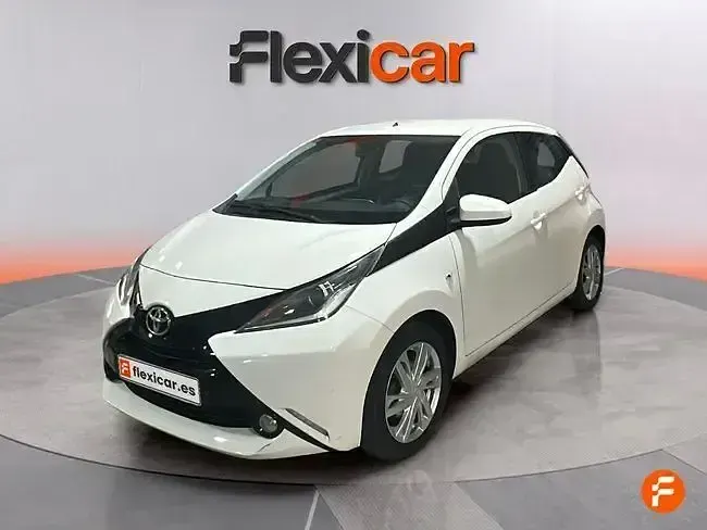 Usado Toyota Aygo X-play 69 CV (50 kW) 2017 Blanco Utilitario