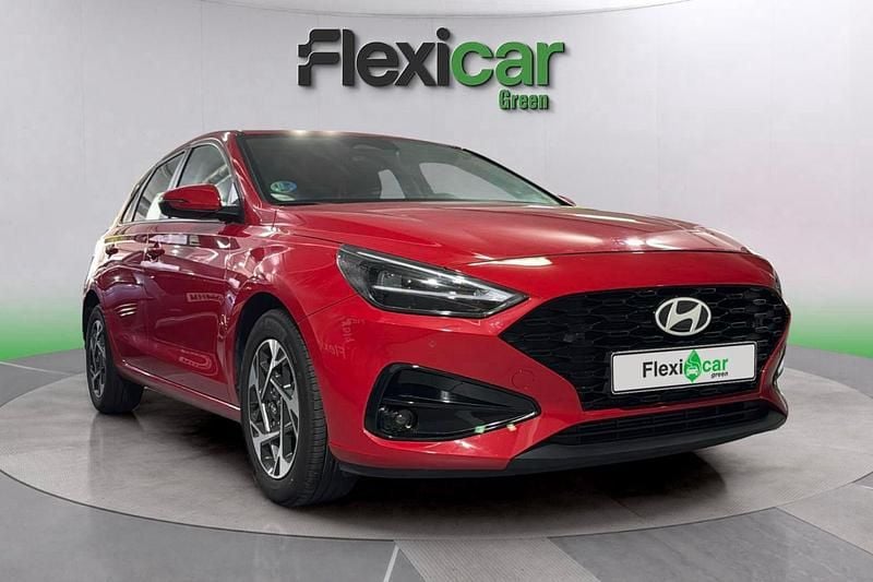Rojo Usado 2024 Hyundai i30 Berlina | 17.990 € (Buen precio) - Imagen 1/4