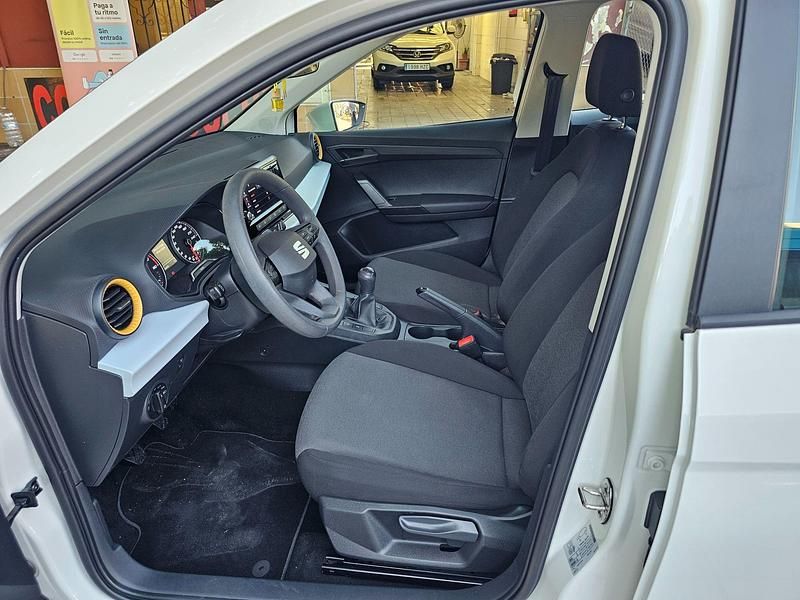 Usado Seat Arona Ecomotive 95 CV (69 kW) 2022 Blanco SUV