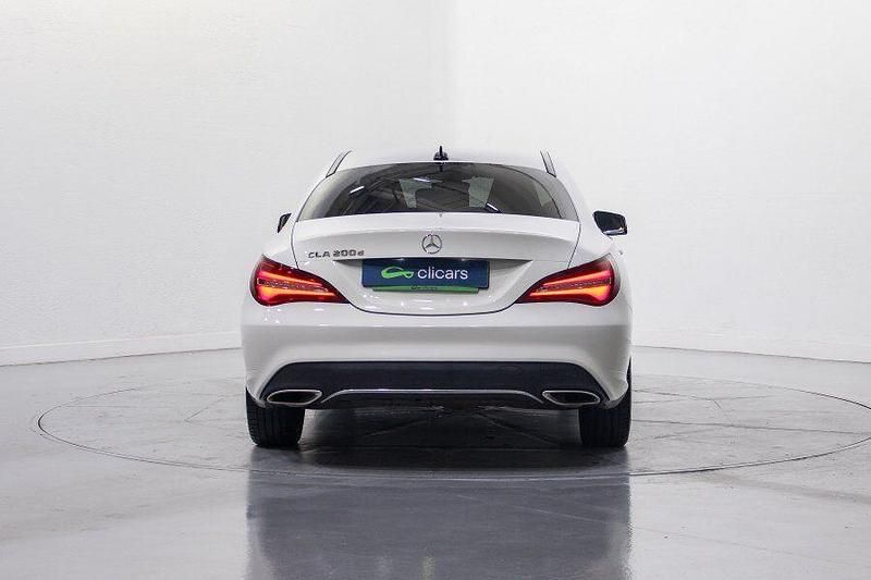 Usado Mercedes CLA200 136 CV (100 kW) 2018 Blanco Berlina