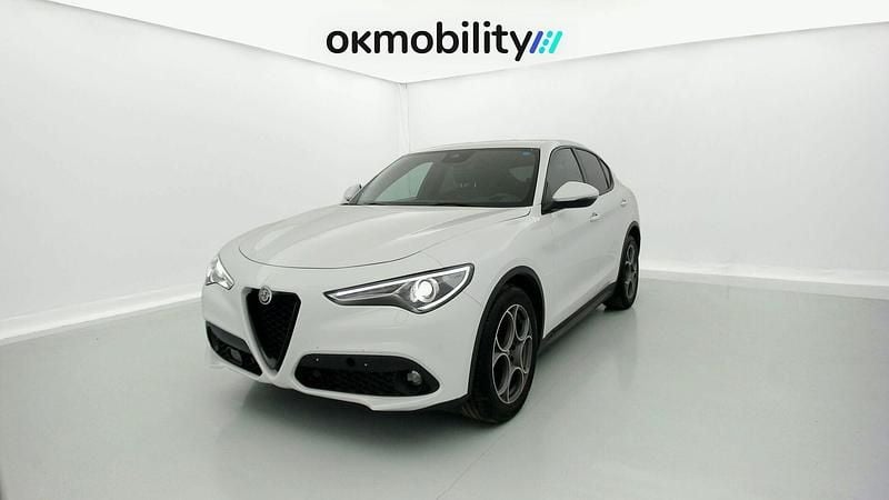 Usado Alfa Romeo Stelvio Sprint 160 CV (117 kW) 2022 Blanco ártico SUV