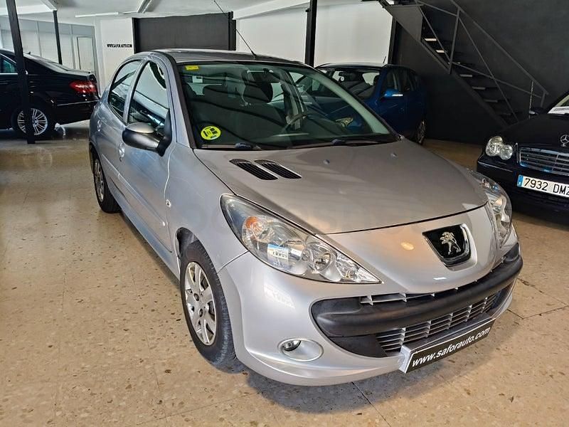 Usado Peugeot 206+ 70 CV (51 kW) 2012 Gris / plata Utilitario