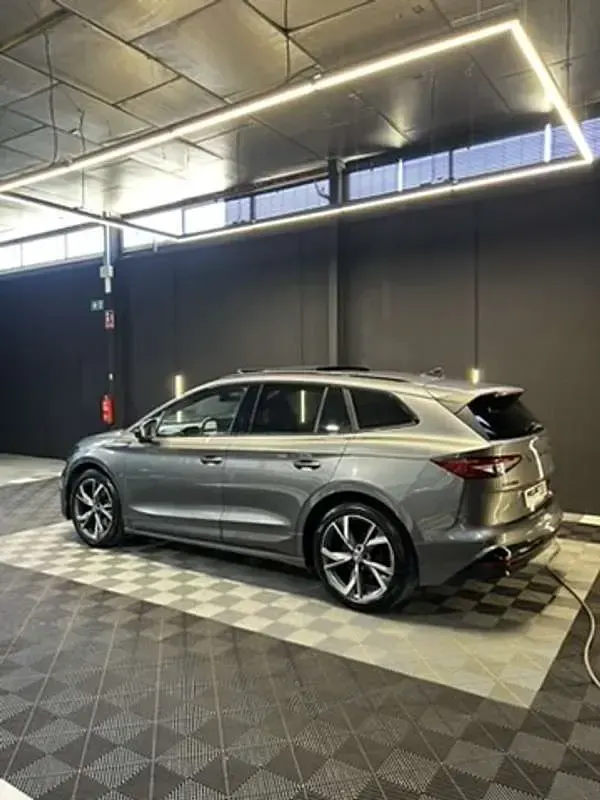 Usado Skoda Enyaq iV SportLine 150 kW (204 CV) 2023 Gris SUV
