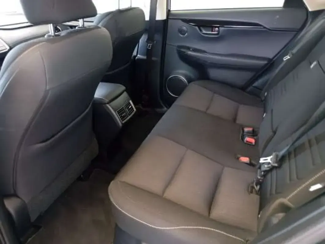 Usado Lexus NX300h Business Edition 197 CV (144 kW) 2020 Negro SUV