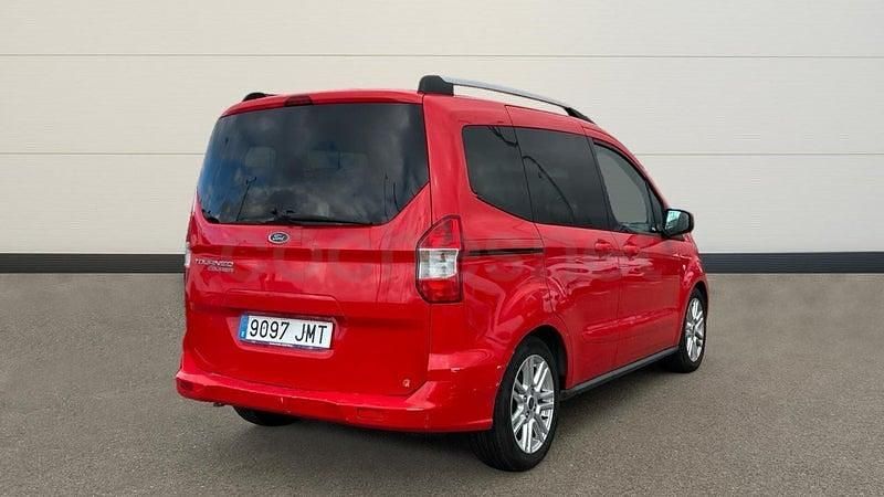 Usado Ford Tourneo Courier Titanium 95 CV (69 kW) 2016 Rojo Monovolumen
