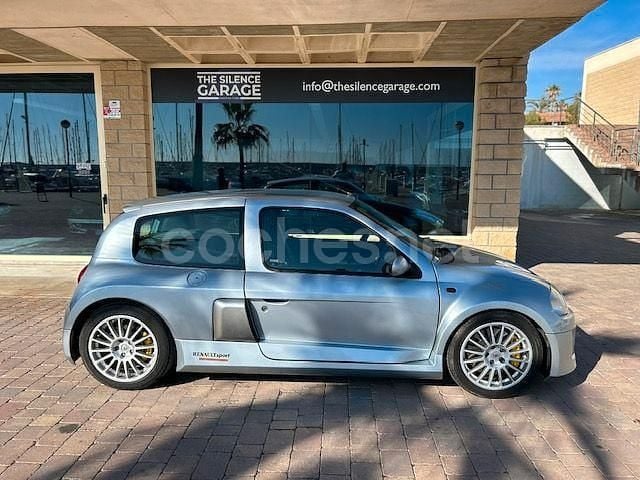 Usado Renault Clio II 230 CV (169 kW) 2002 Gris / plata Berlina
