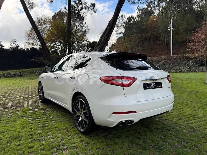 Usado Maserati Levante GranLusso 430 CV (316 kW) 2018 Blanco SUV
