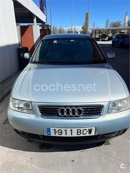 Usado Audi A3 Attraction 101 CV (74 kW) 2000 Gris / plata Utilitario