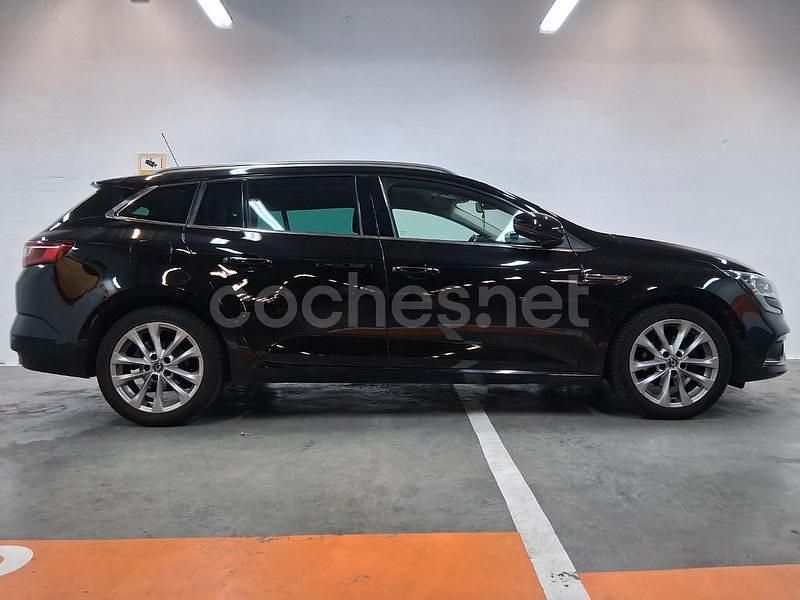 Usado Renault Mégane GrandTour LIMITED 132 CV (97 kW) 2018 Negro Familiar