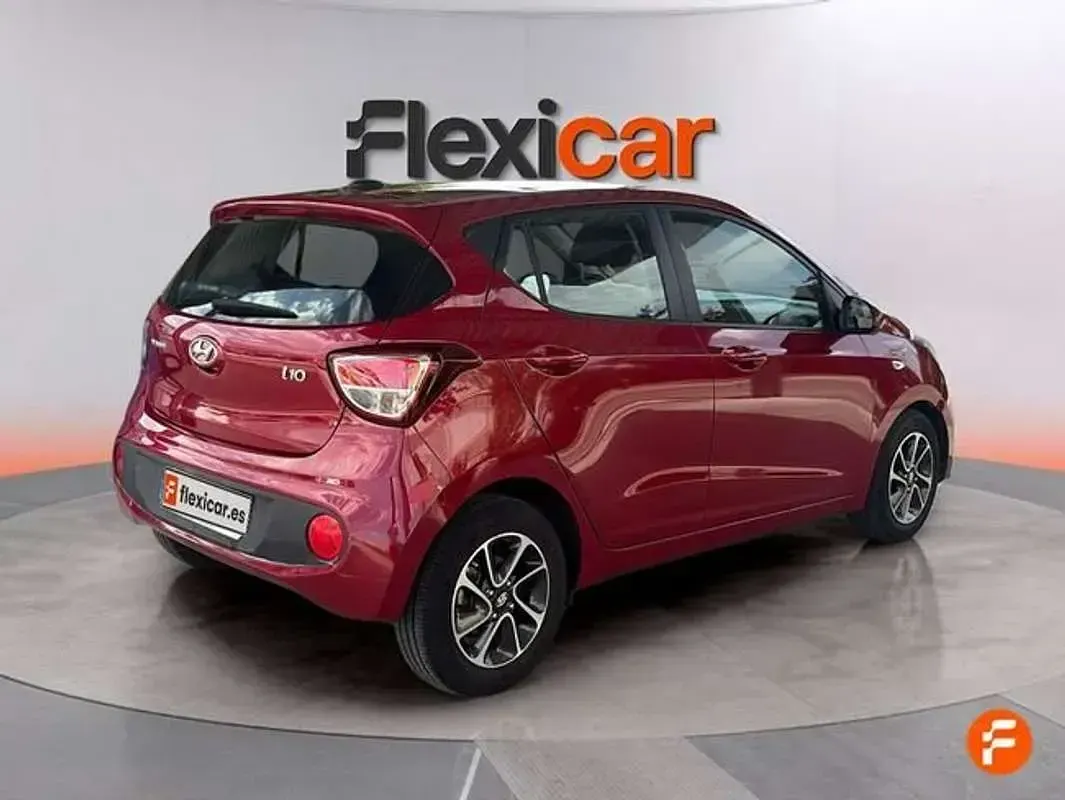 Usado Hyundai i10 67 CV (49 kW) 2017 Rojo Utilitario