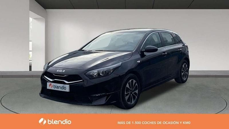 Usado Kia Ceed 101 CV (74 kW) 2024 Negro Utilitario