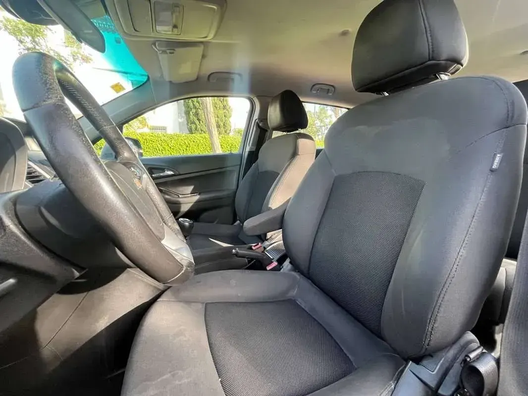 Usado Chevrolet Orlando LTZ 141 CV (103 kW) 2011 Gris Monovolumen