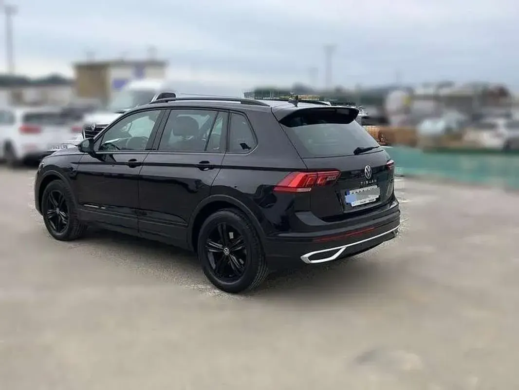 Usado VW Tiguan Sport 150 CV (110 kW) 2022 Negro SUV