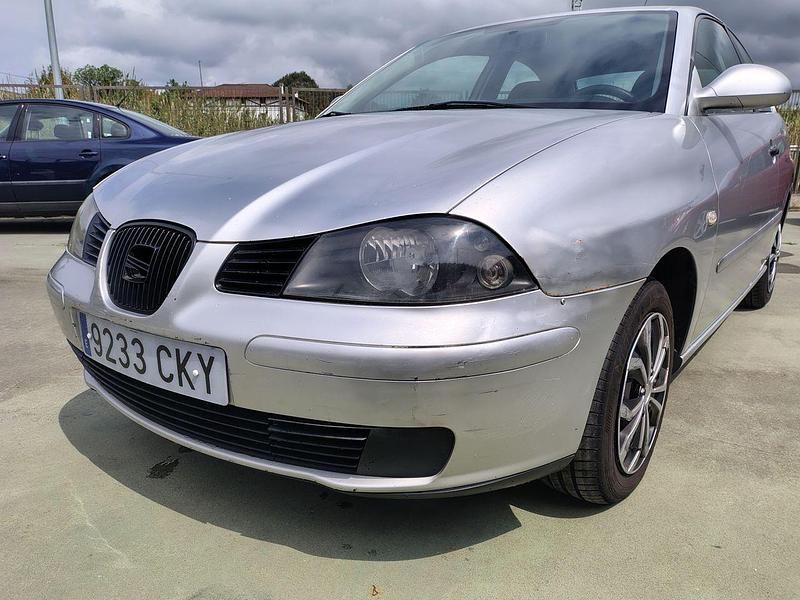 Usado Seat Ibiza 75 CV (55 kW) 2003 Gris Utilitario