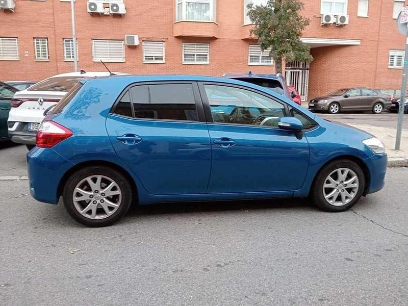 Usado Toyota Auris Active 132 CV (97 kW) 2012 Azul Berlina